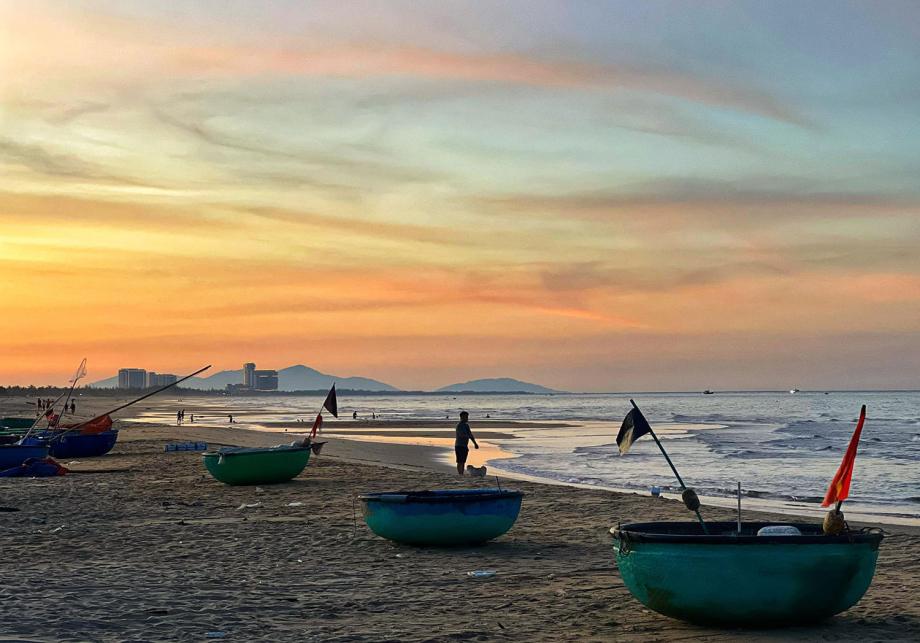 Đón bình minh của biển mây gần thành phố nhất